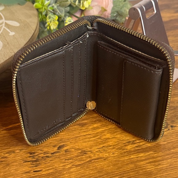 Michael Kors Jet Set Leather Wallet - Dark Brown with Gold Emblem - Picture 6 of 9